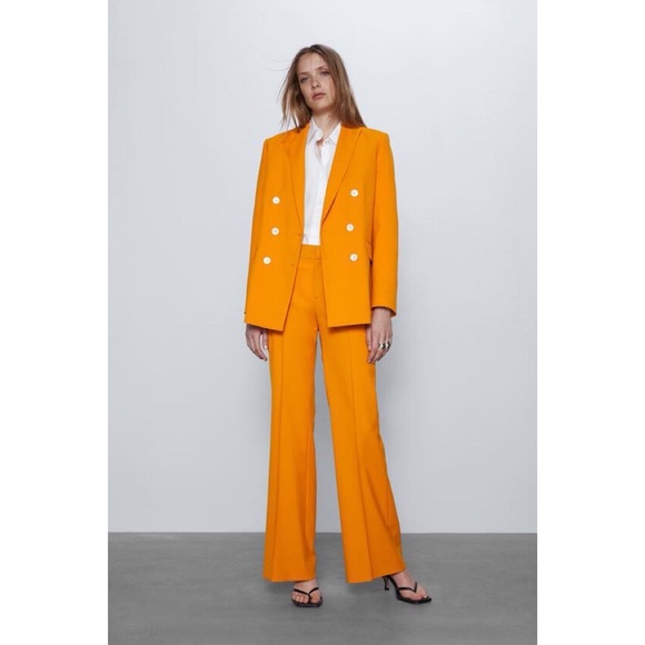 NWOT Zara Blazer with Contrasting Buttons size S. - Picture 2 of 6